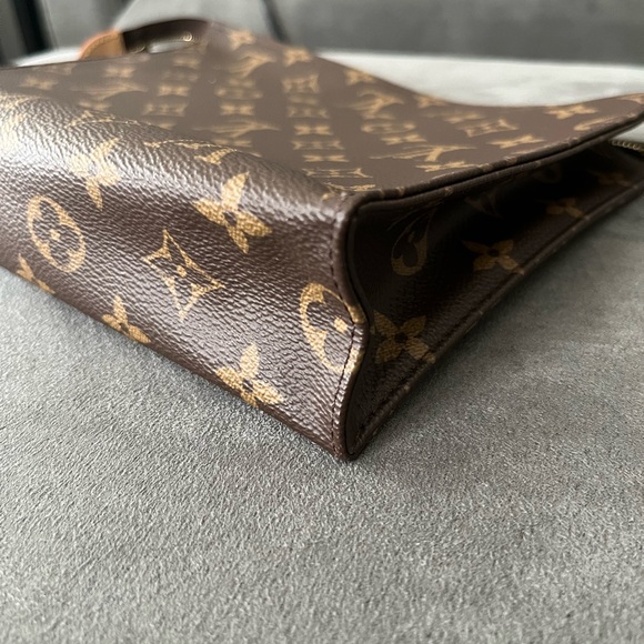 Louis Vuitton TOILETRY POUCH 26 - Picture 6 of 9
